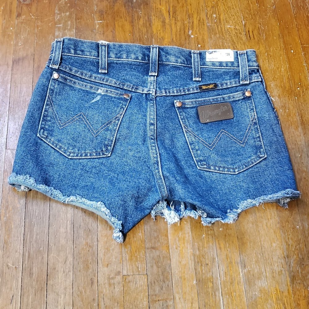 NWT Wrangler Reworked denim shorts Size 26